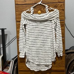 Black/white stripped off the shoulder long sleeve top. Cotton material